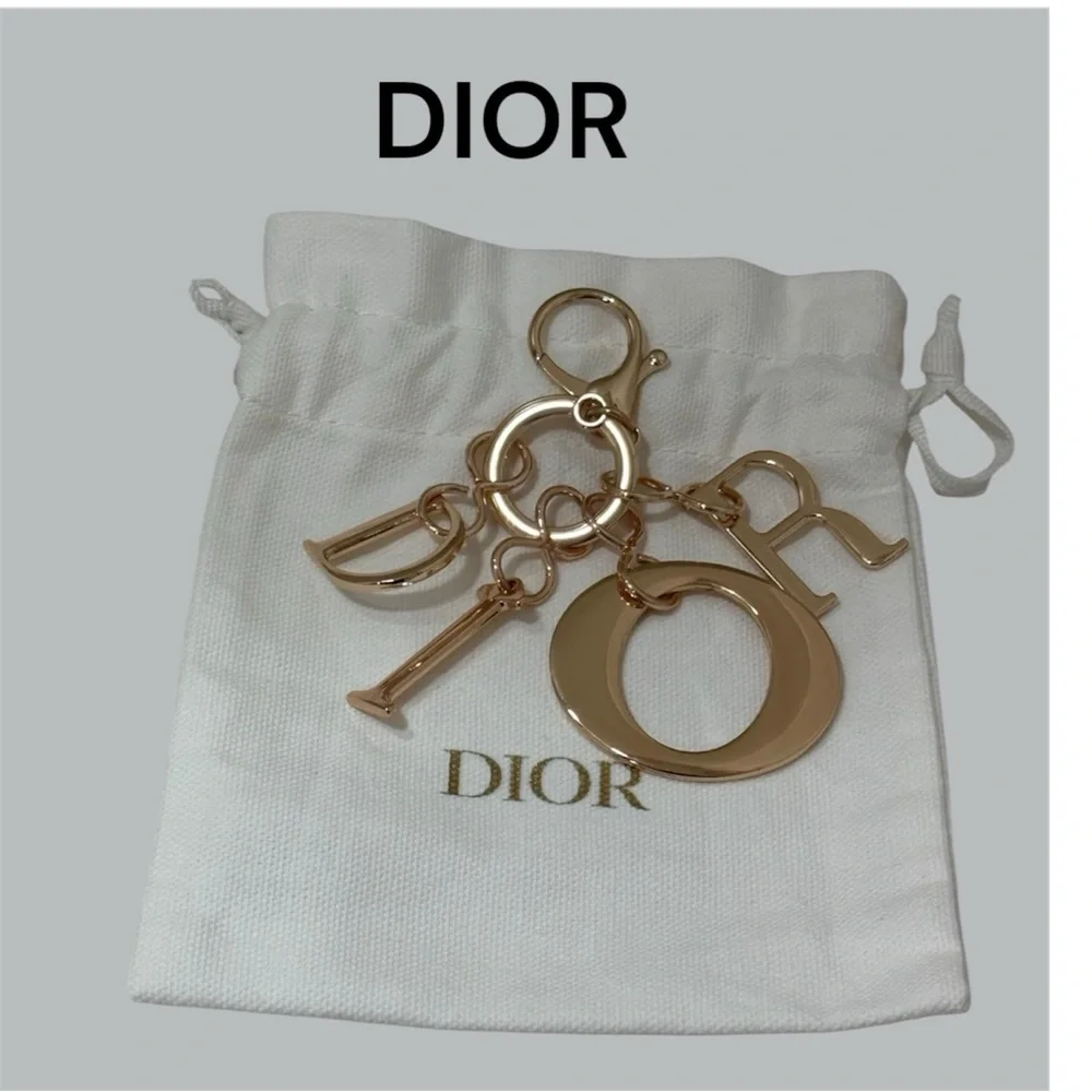 DIOR LOGO Letter Keychain Handbag
Charm Gold Tone Metal - Picture 2 of 7